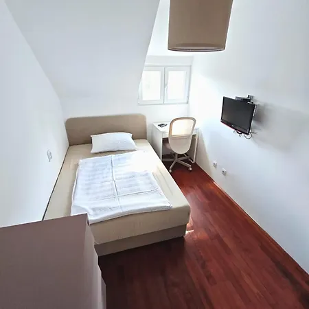 Terzic Sa Cetiri Spavace Sobe Apartment